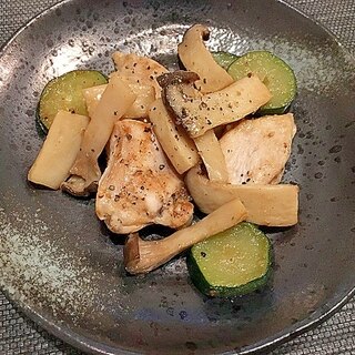 鶏むね肉とズッキーニのグリル